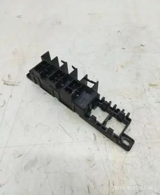 Audi A4 S4 B5 8D Relay mounting block 8L0941822A 896083000