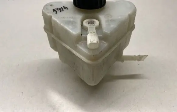Brake fluid reservoir