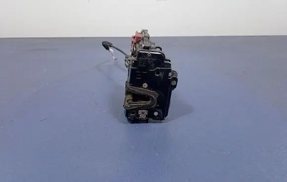 Skoda Fabia Mk2 (5J) Front door lock 3B1837016CE