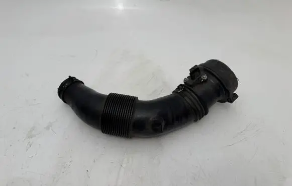 Volkswagen Touareg II Air intake hose/pipe 7P0129627B