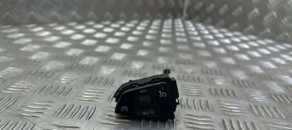 Steering wheel buttons/switches