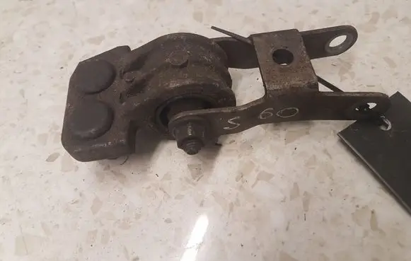 Volvo S60 Engine mount bracket