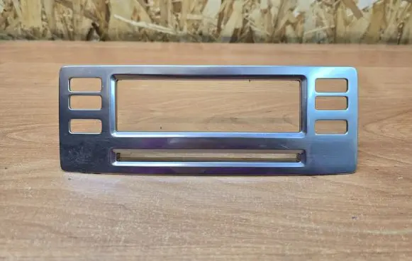 Radio/GPS head unit trim