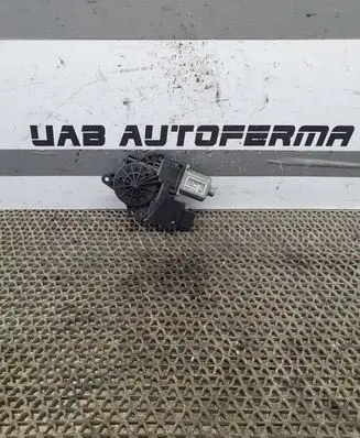 KIA Ceed Front door window regulator motor 82450A2010