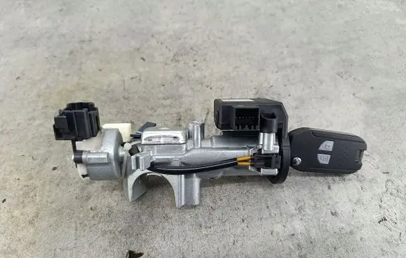 Suzuki Swift I Ignition lock