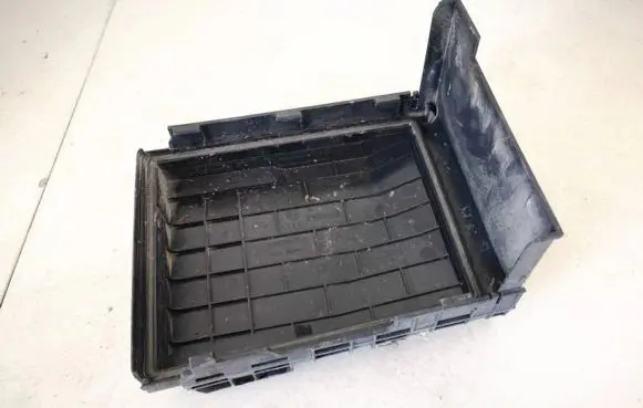 Volkswagen Caddy Fuse box cover 1k0937132