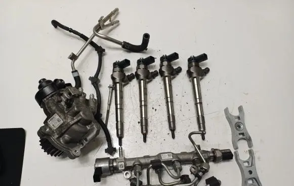 Volkswagen Touran II Fuel injection system set 04L130755E 04L089G 0445100473