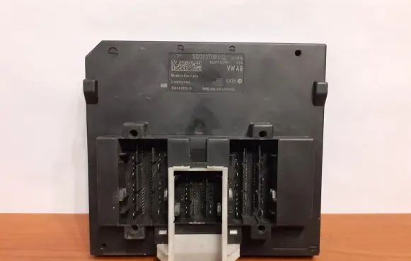 Volkswagen Golf VII Central body control module 5WK50913G 5Q0937084CL