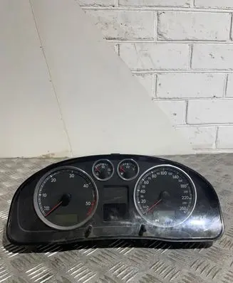 Volkswagen PASSAT B5.5 Speedometer (instrument cluster) 3B0920826A VWZ7Z0A3823604 200601124931