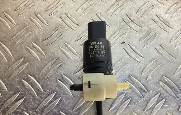Porsche Cayenne (92A) Windscreen/windshield washer pump 1K6955651