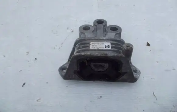Fiat 500L Engine mounting bracket 51921642