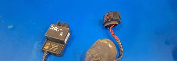 Audi A1 Fuel injection pump control unit/module 1k0906093J