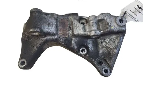 Volvo V40 Generator/alternator bracket 31430702