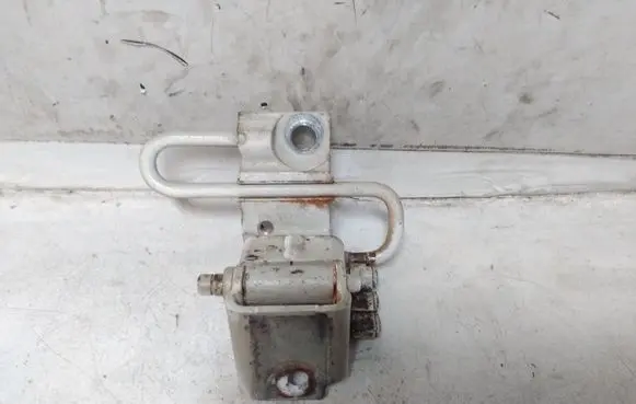 Seat Altea Front door lower hinge 