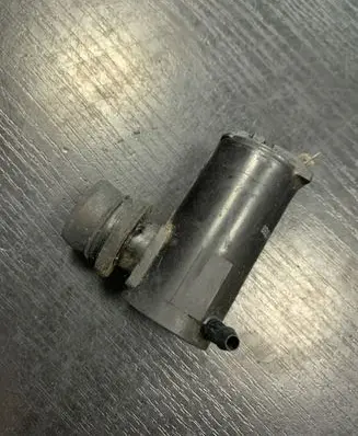 Mazda 6 Windscreen/windshield washer pump 860310