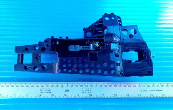 Audi Q7 4M Front door exterior handle/bracket 4M0837886A