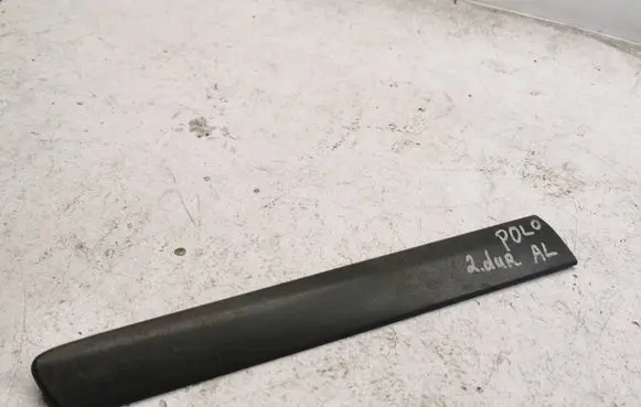Rear fender molding trim