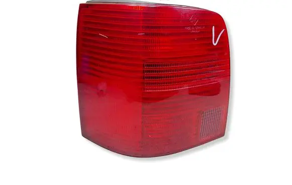 Volkswagen PASSAT B5 Rear/tail lights 152702KASACJA 152702