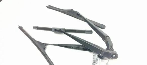 Toyota FJ cruiser Front wiper blade arm 