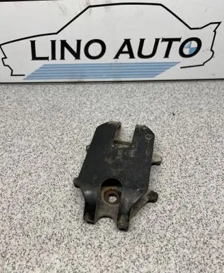 Front bumper mounting bracket