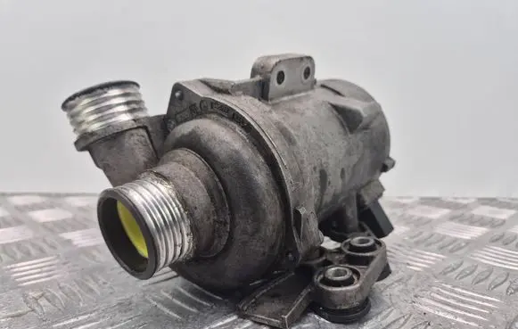 BMW X3 F25 Water pump 7583836