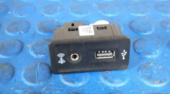 Volkswagen Golf VII USB socket connector CART5G0035222C 5G0035222C