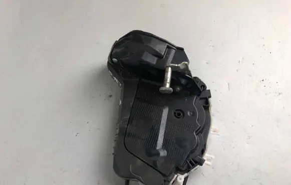 Subaru Outback (BS) Rear door lock