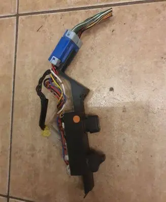 Nissan Almera N16 Electric window control switch 221888