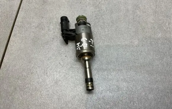 Audi A4 S4 B9 Fuel injector 04E906036Q