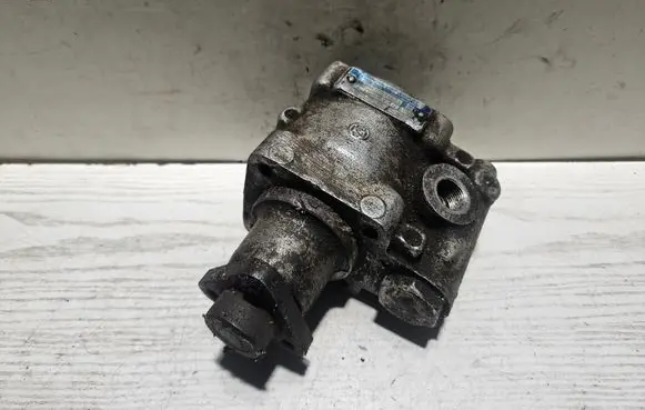 Volkswagen PASSAT B3 Power steering pump 7671955140 049145155