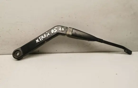 Nissan X-Trail T30 Rear wiper blade arm