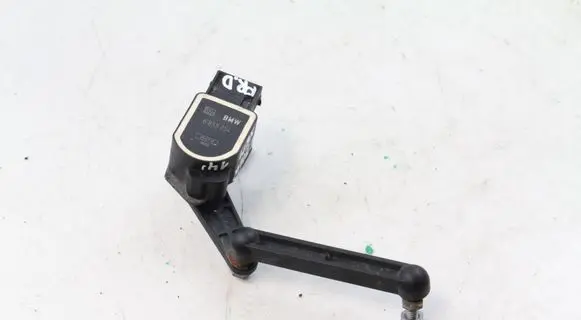 Headlight/headlamp level sensor
