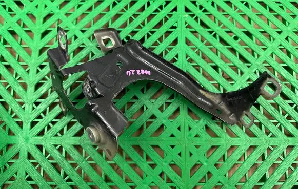 BMW 7 G11 G12 Fender mounting bracket 7347424 11175B