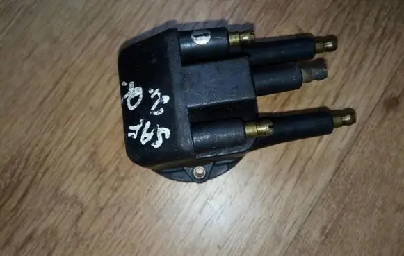 Renault Safrane Spark distributor cap 