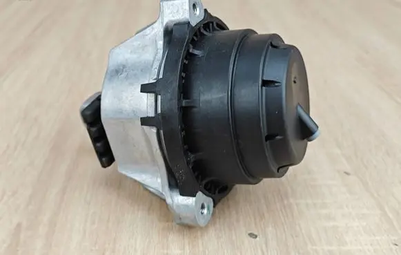 BMW 8 G16 Engine mount vacuum valve 6878247