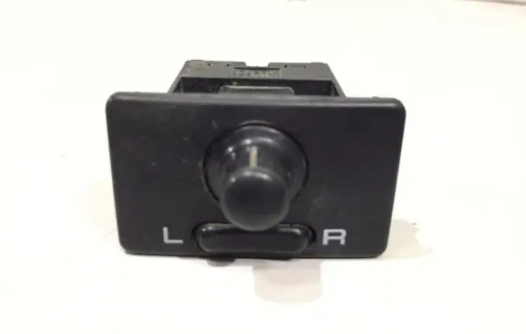 Subaru Impreza I Wing mirror switch