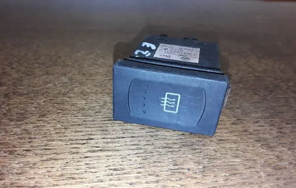 Volkswagen PASSAT B5 Windscreen/window heater switch 3B0959621C