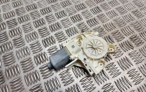 Ford Focus Front door window regulator motor 4M5T14A389 995208101 E521F