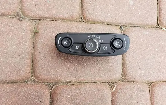Opel Insignia B Light switch 39121795