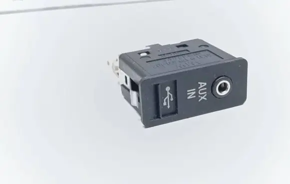 BMW 5 F10 F11 AUX in-socket connector 9129651 61319129651