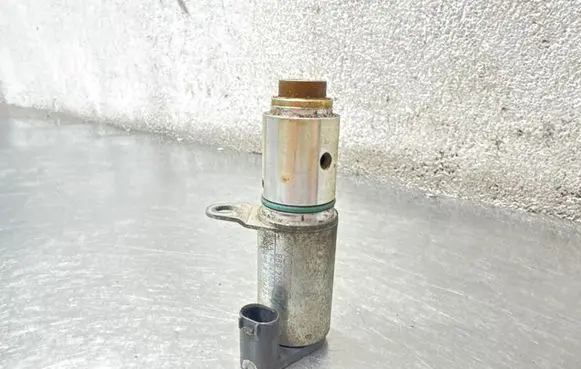 Volvo V50 Camshaft vanos timing valve 8692553 347136