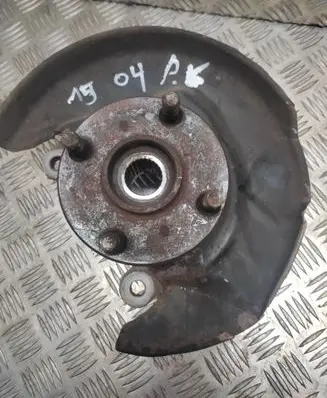Toyota Corolla E110 Front wheel hub