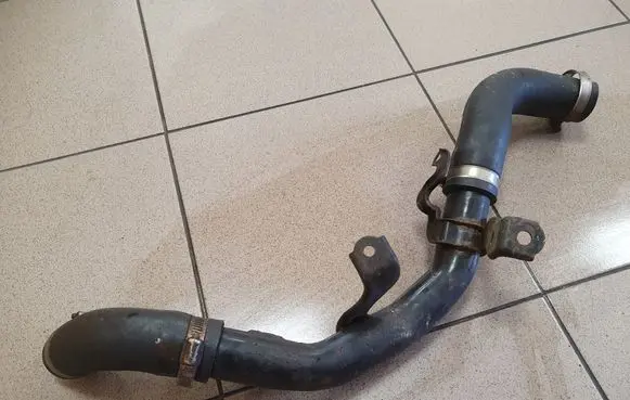 Toyota Urban Cruiser (XP110) Engine coolant pipe/hose