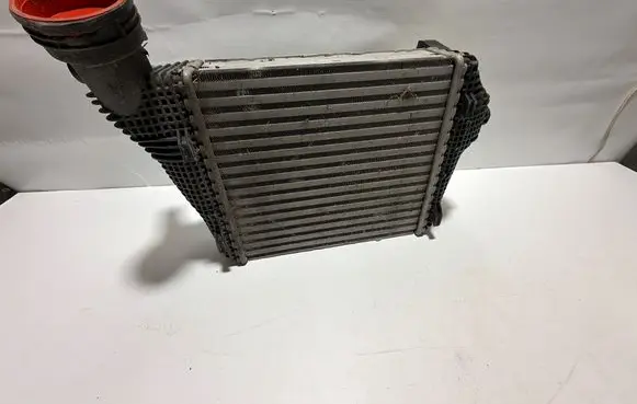 Porsche Macan (95B) Intercooler radiator 95B145804B 810290E0
