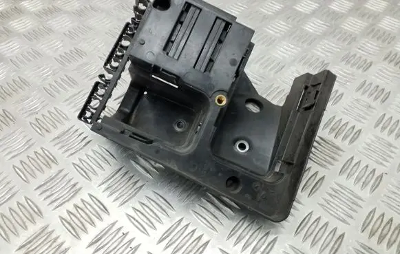 Volkswagen Golf Plus Fuse box cover 1K0907361C 1K0937540C