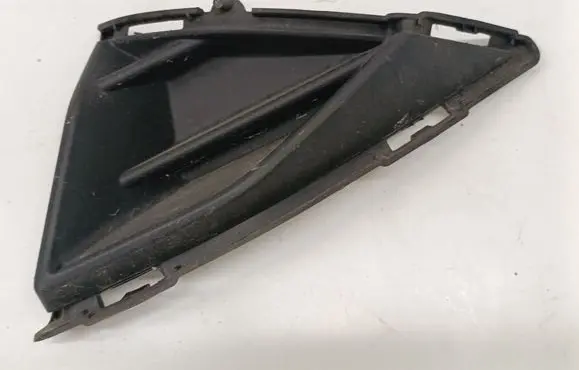 Nissan Qashqai J12 Front bumper corner part panel trim 622576UA1A