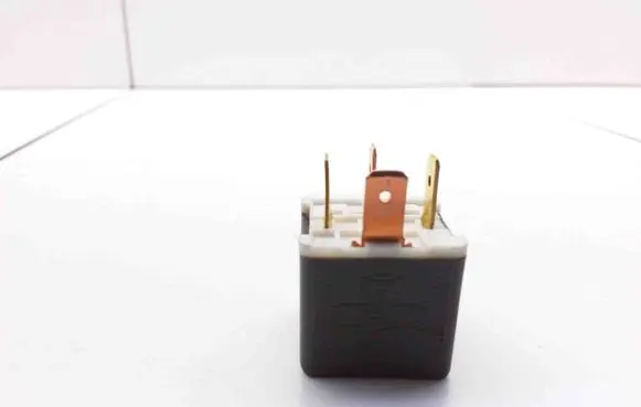 Audi A3 S3 8L Hazard warning light relay 141951258B 141951258
