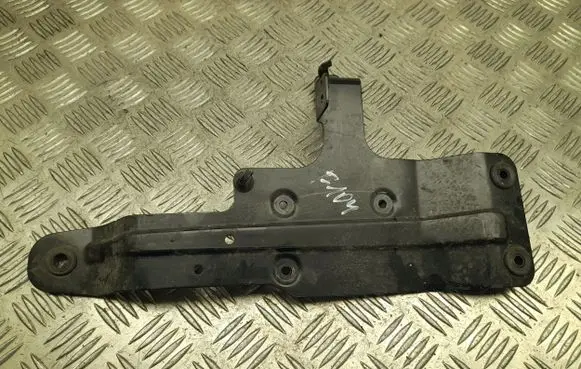 Volvo XC40 Engine mounting bracket 32136031