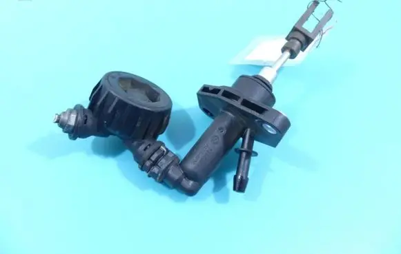 Clutch slave cylinder