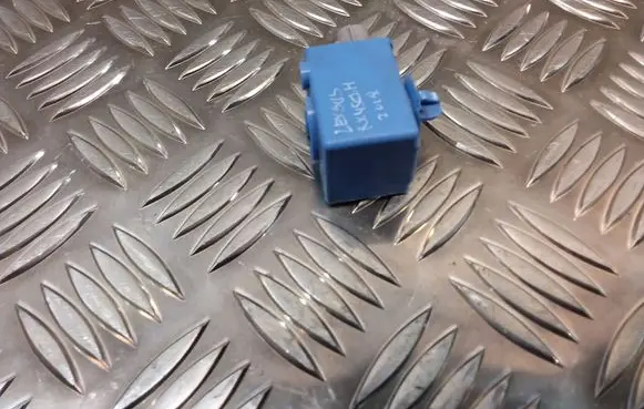 Lexus RX 450H Central locking relay 8974730040 0689004580